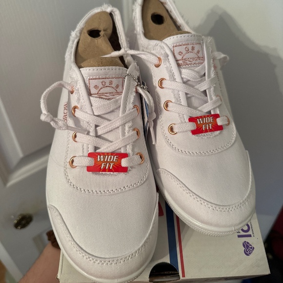 Bob’s Sneakers - Size 6.5 Wide Fit - Picture 2 of 3